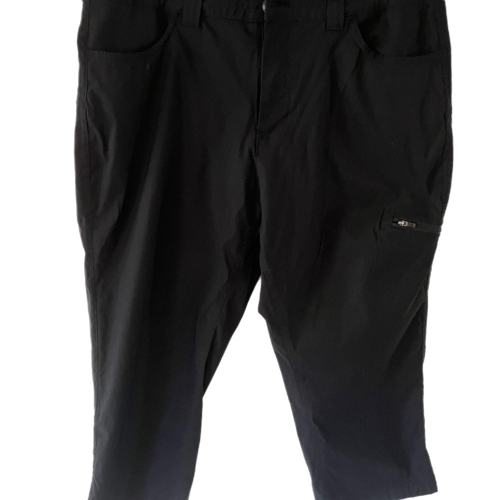 Eddie Bauer Utility Cargo Crop Performance zip pocket pants